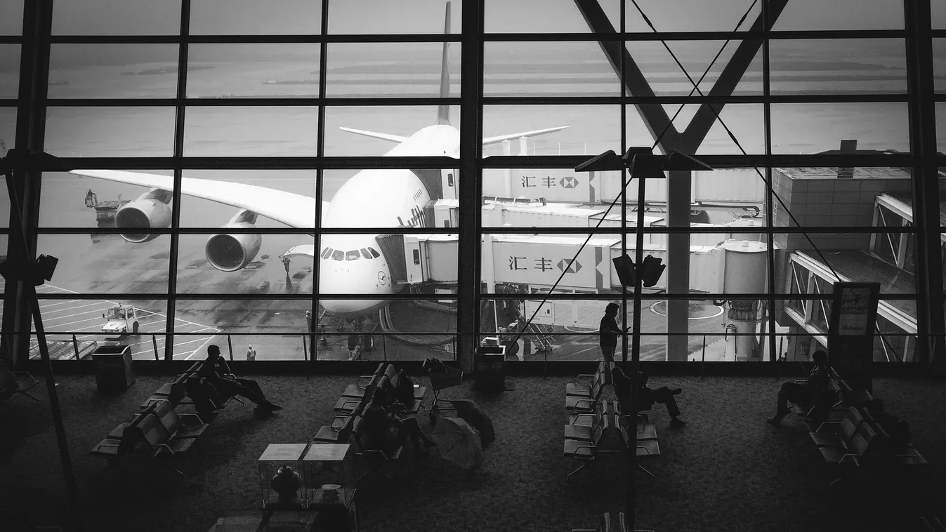 Vészhelyzet a Budapestről Londonba tartó gépen, többen rosszul lettek