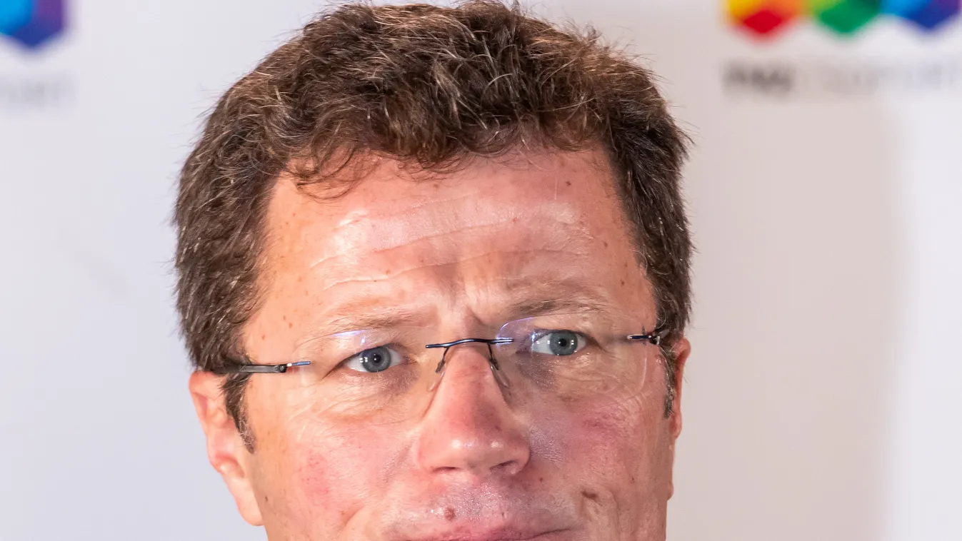 Életveszélyes mutatványra vállalkozott Stohl András