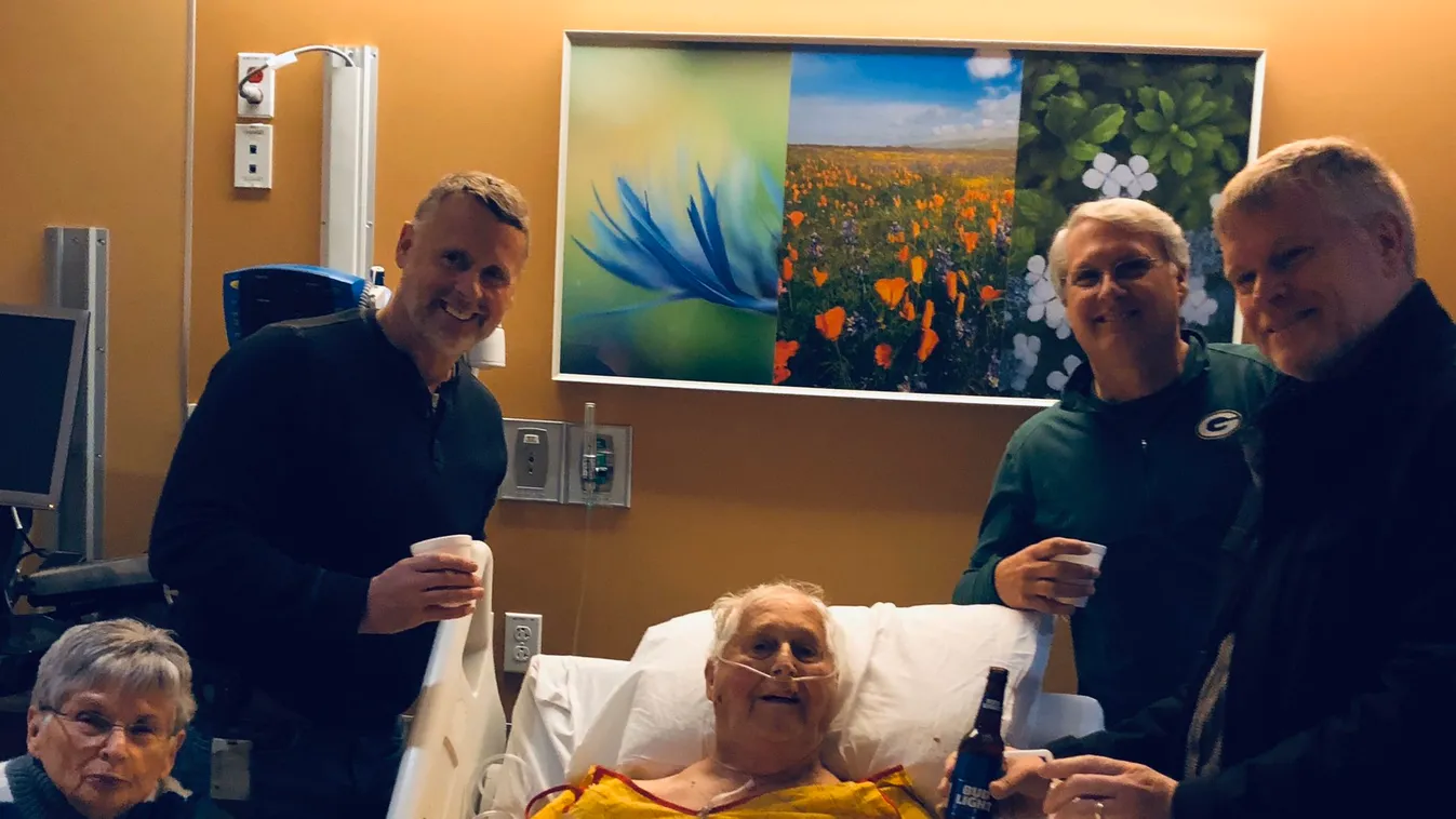 Megható fotó: Halálos ágyán sörözött egy utolsót a fiaival a rákbeteg apa