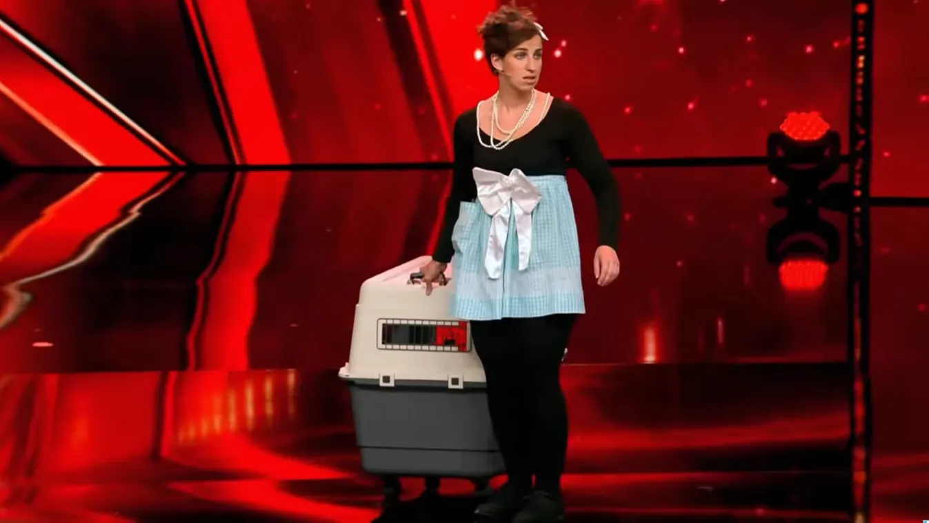 Centinként szippantotta be a német virslit a vállalkozó nő popója 18+