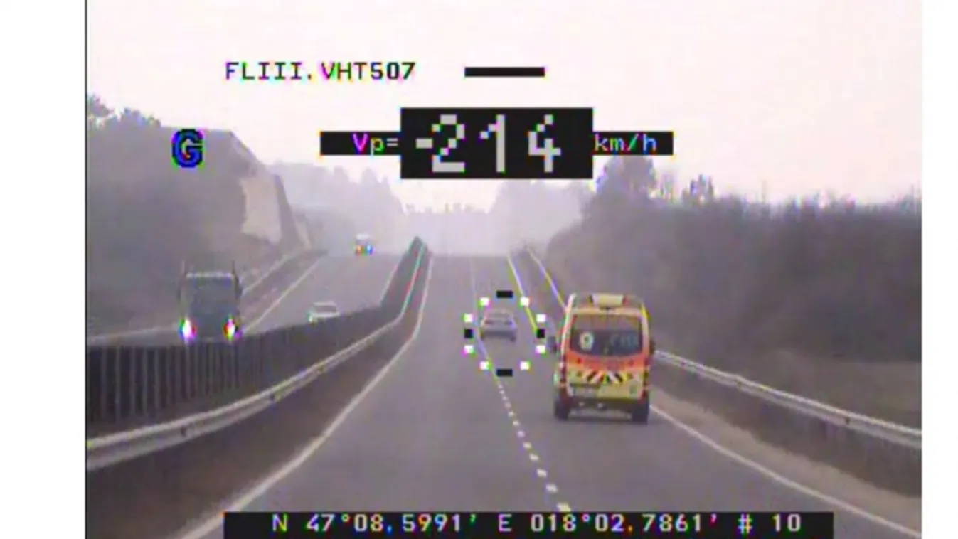 Elhűltek a rendőrök: ennyivel hajtott egy őrült autós Veszprémnél