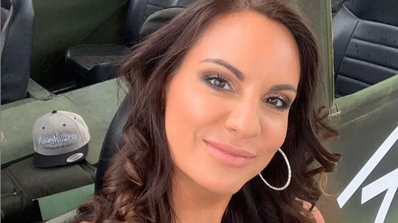 Hűha, ezzel a fiatal sráccal boronálták össze a dögös magyar tévést