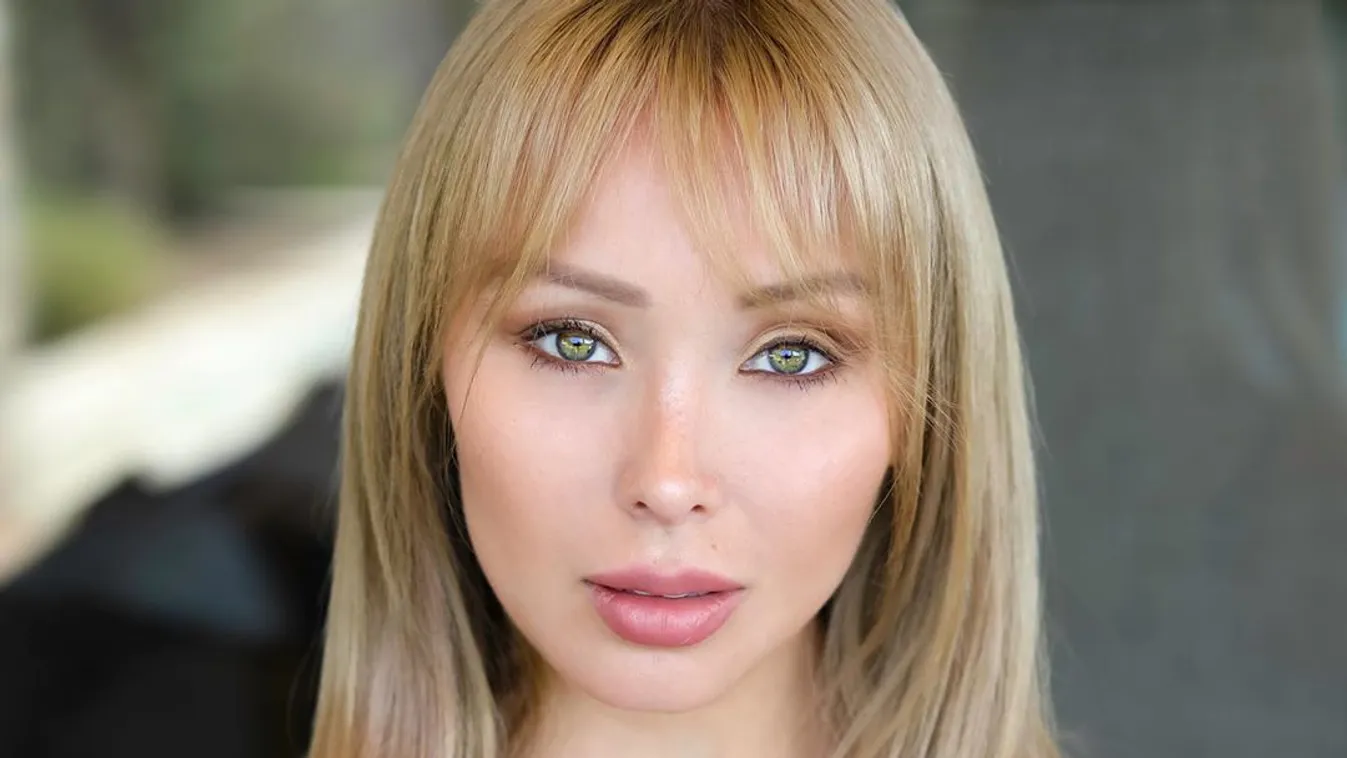 Ezt is bevállalta, meztelenül pózol Ronaldo dús keblű excsaja