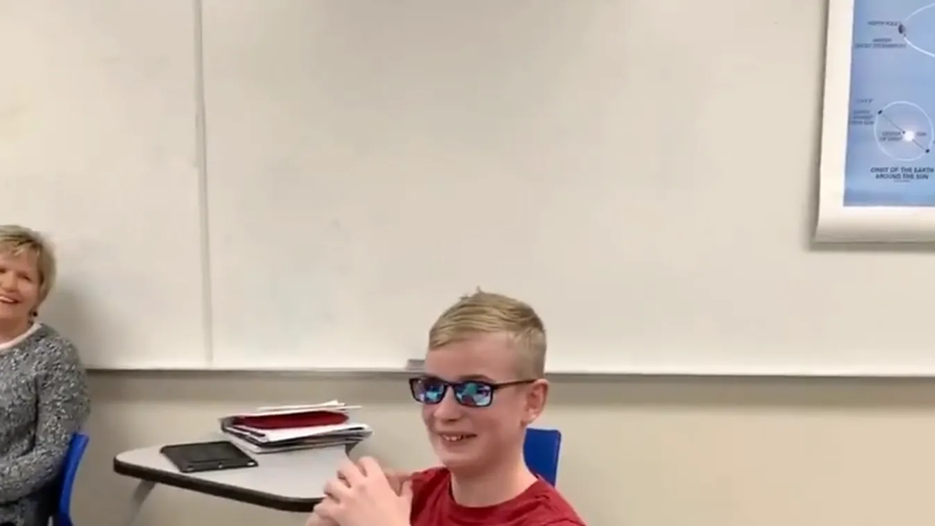 Sírva fakadt a színvak kisfiú, amikor életében először látott színeket