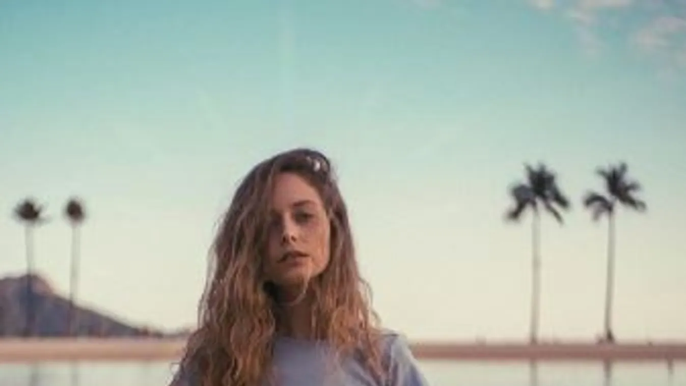 Ki mondta, hogy a tengerparti homok nem öltöztet? Itt a szexi cáfolat