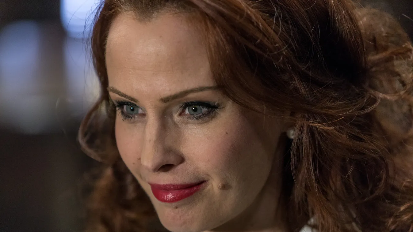 Rejtélyes férfivel fotózták le Dobó Katát, ő várta a reptéren