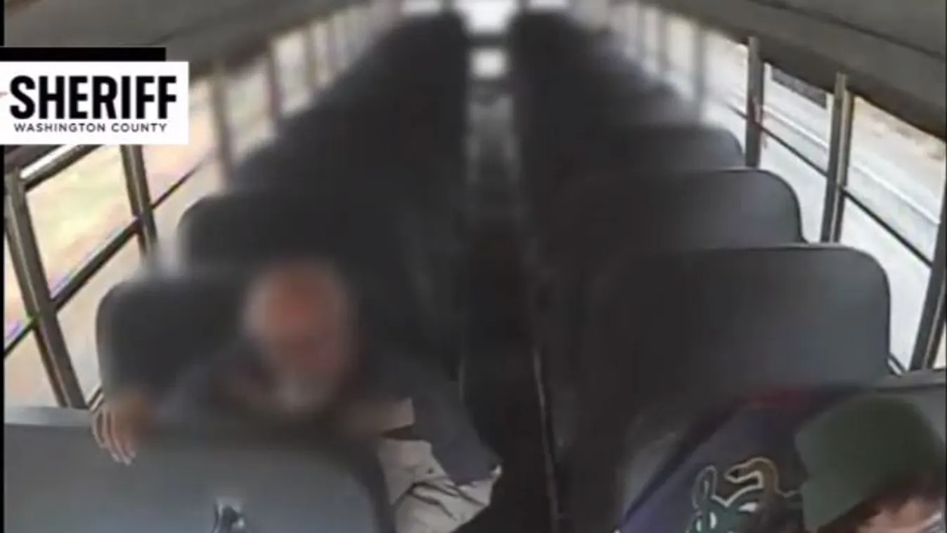 Letartóztatták az iskolabusz vezetőjét! Itt a videó, hogy miért: