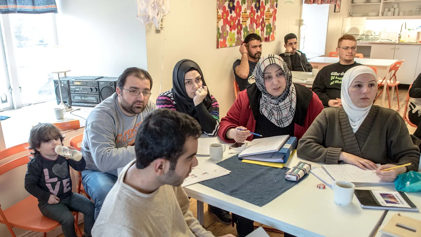 A migránsok helyett a rászorulókon spórolnak a svéd önkormányzatok