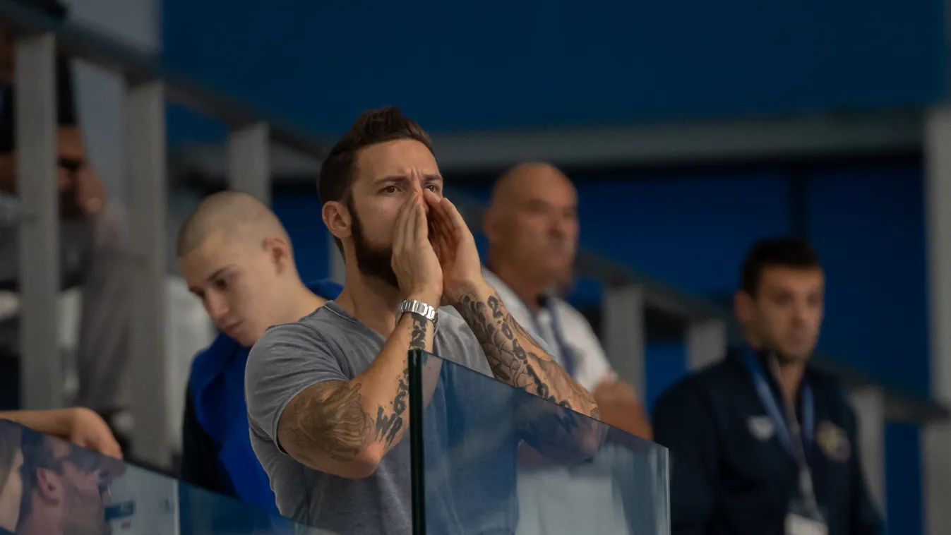 Eltűntek a közös fotók, Tusupot elhagyta az olasz lány