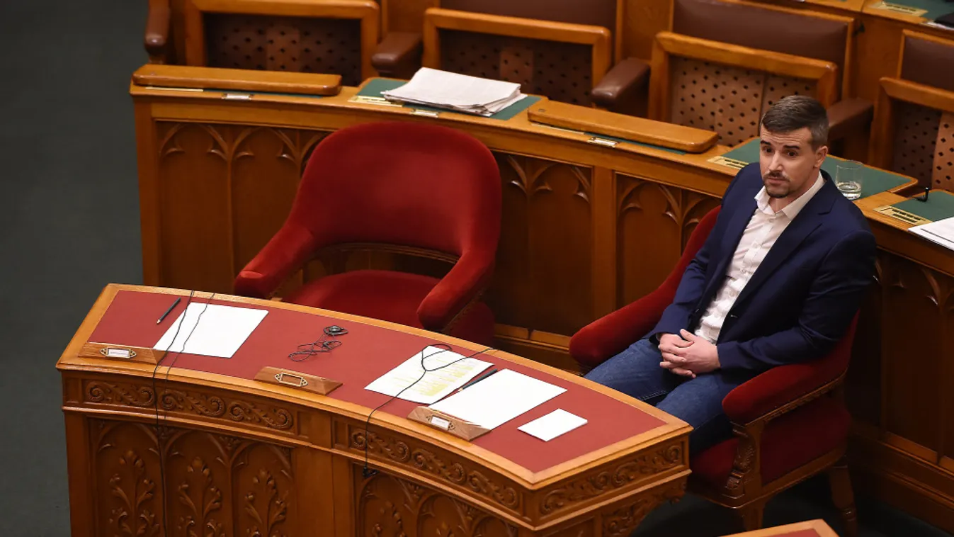 Hatalomról álmodozik a törpepárt képviselője: beleült a kormányfő székébe