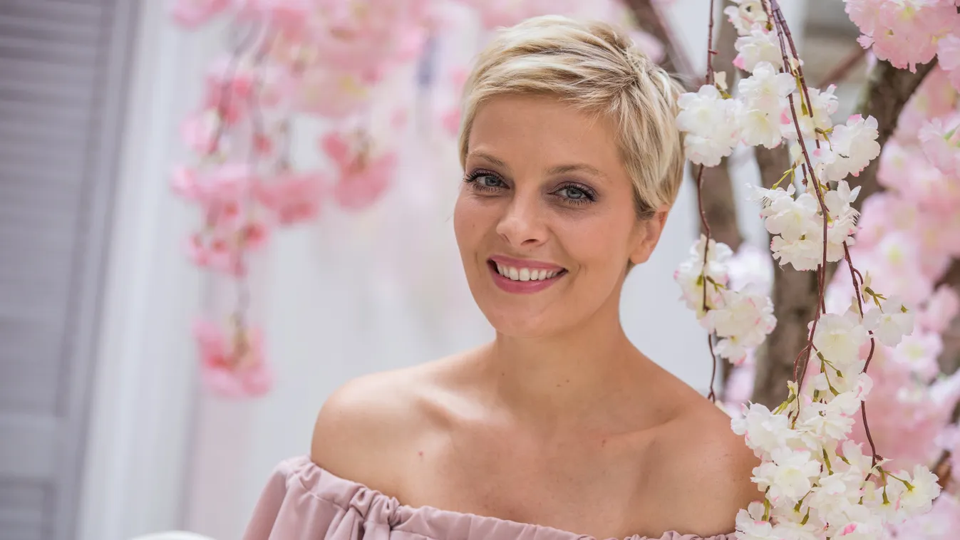 Sugárzik a boldogságtól: így megnőtt a várandós Tatár Csilla pocakja!