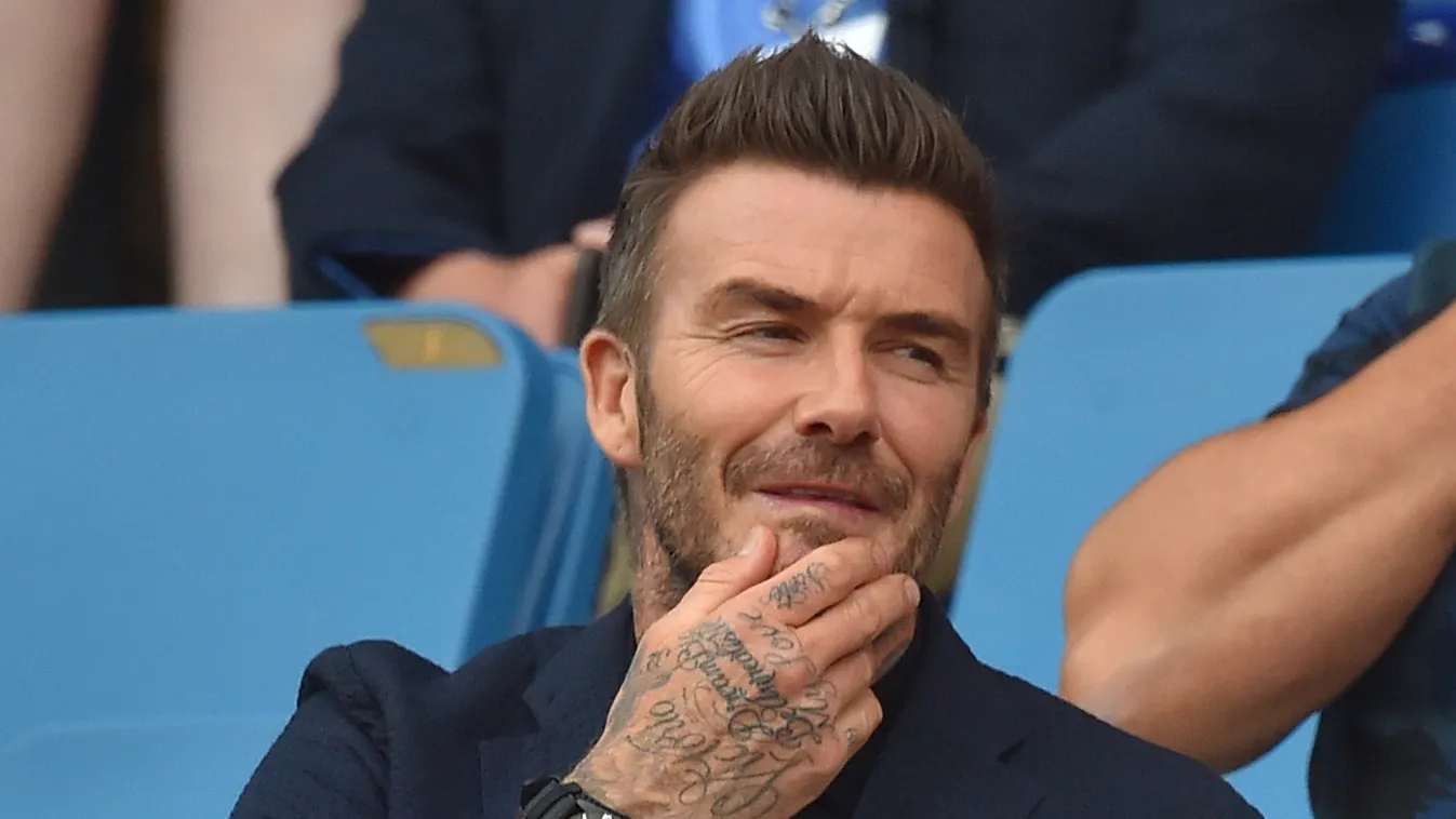 A telefonját nyomkodta Beckham a kocsiban, de nem ez volt a legdurvább