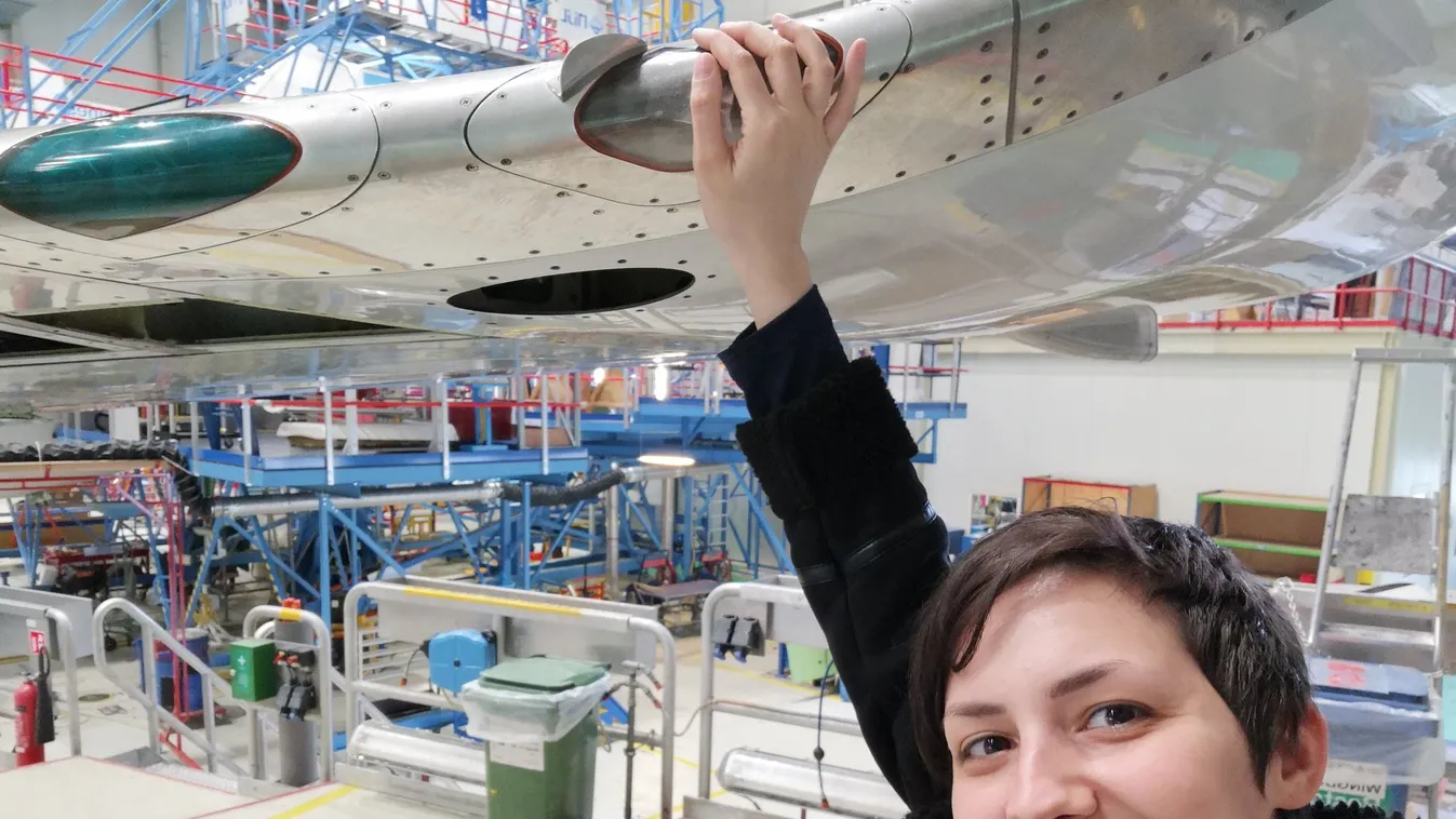 Egy 80 tonnás utasszállítóval házasodna össze ez a nő