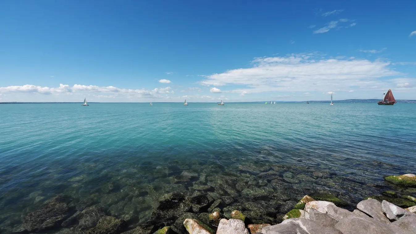 Elképesztő látvány lehetett: Döbbenetes, mit engedtek a Balatonba