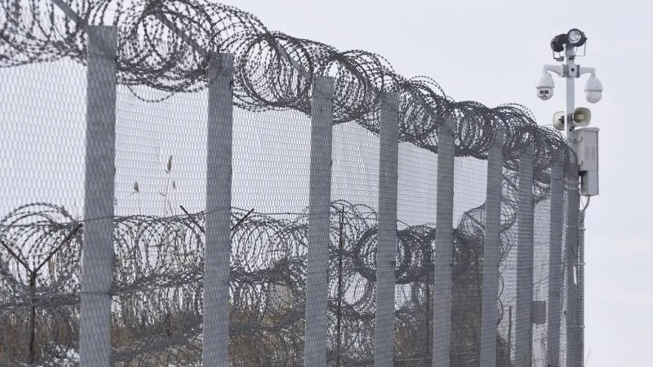 Megint a magyar határt ostromolják a migránsok