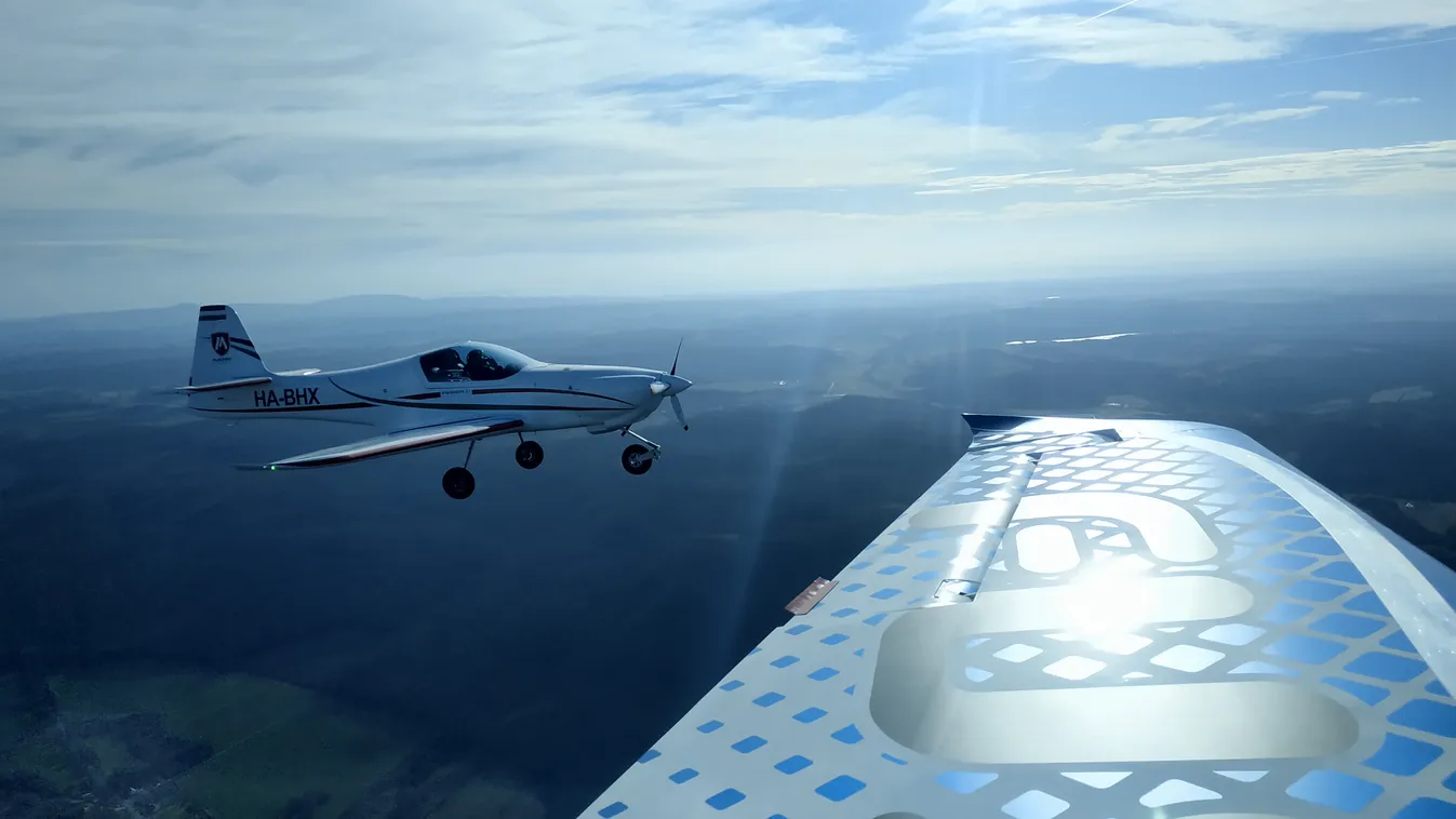 Elképesztő dolgot műveltek a magyar pilóták Pécs és Siófok között