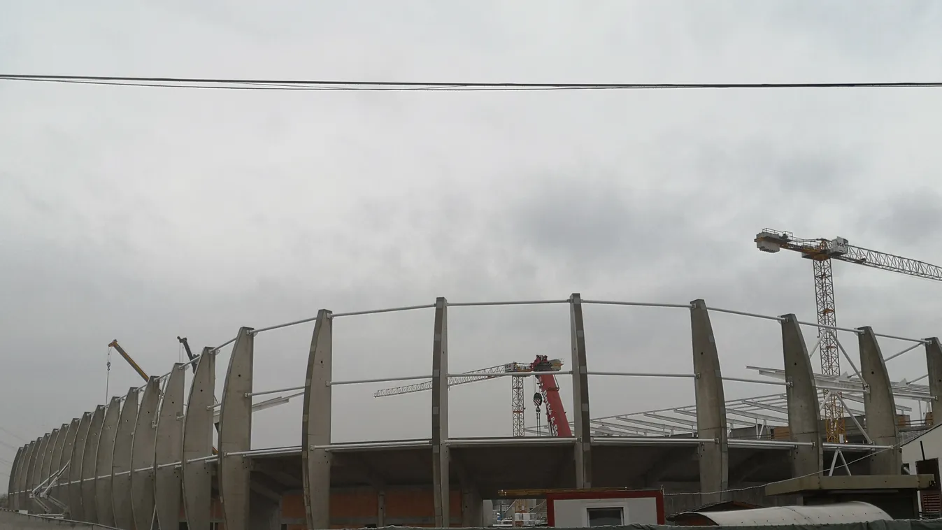 Tűz az épülő lelátón: ultrák a félkész Bozsik-stadionba - videó, fotók
