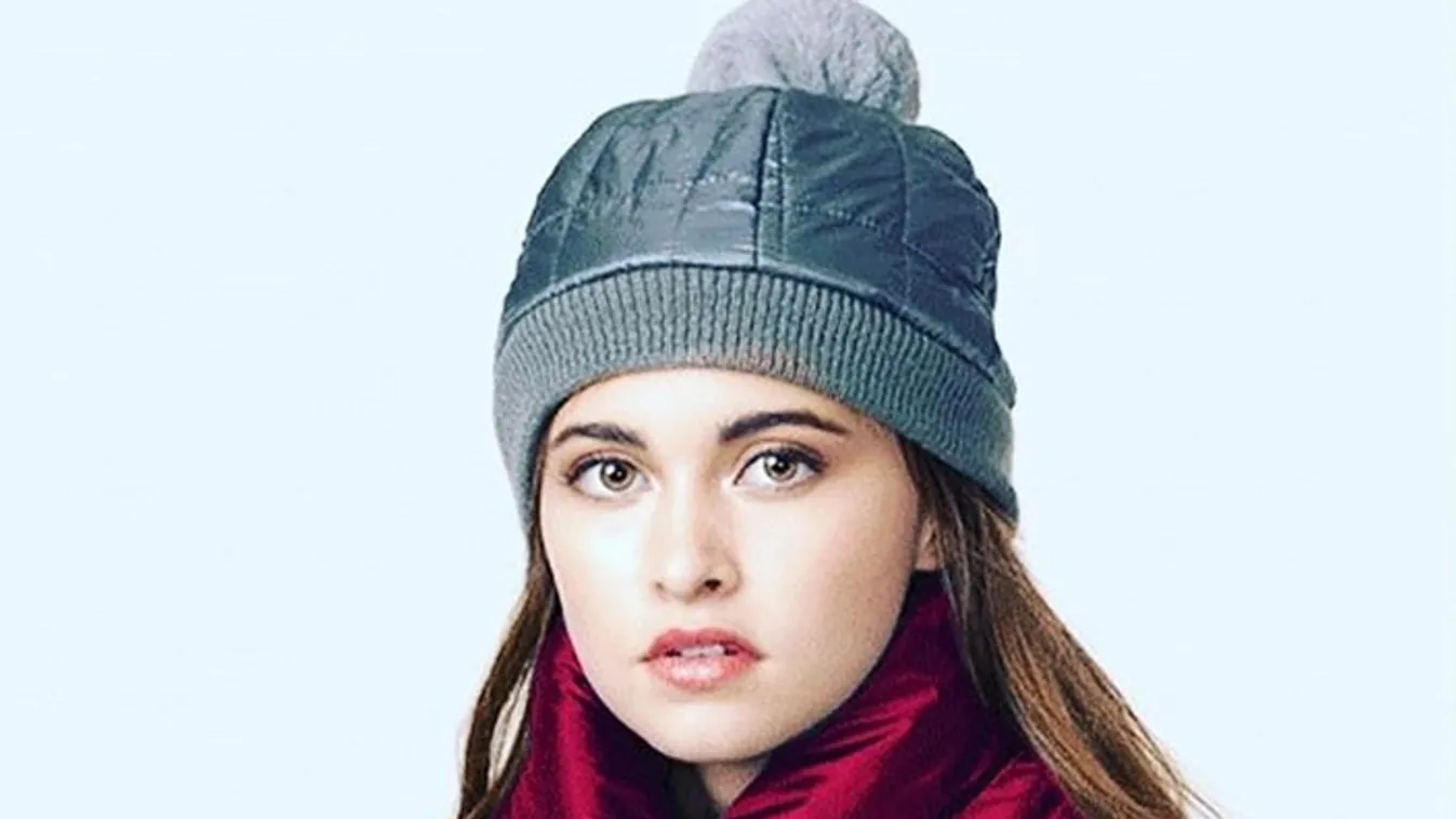 Fura téli divat: miért tekernek kabátot a nyakukba a nők?