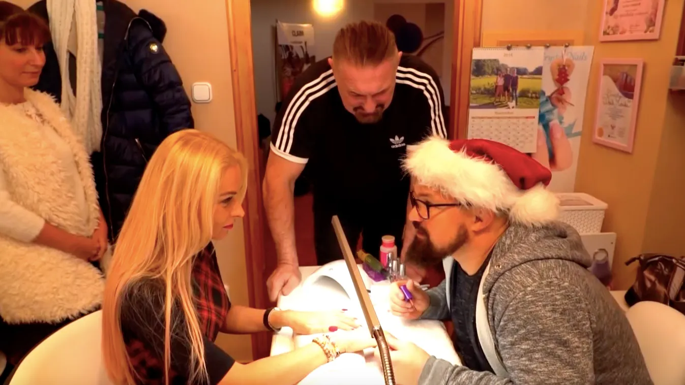 Külön tölti a szentestét a magyar énekes és kedvese