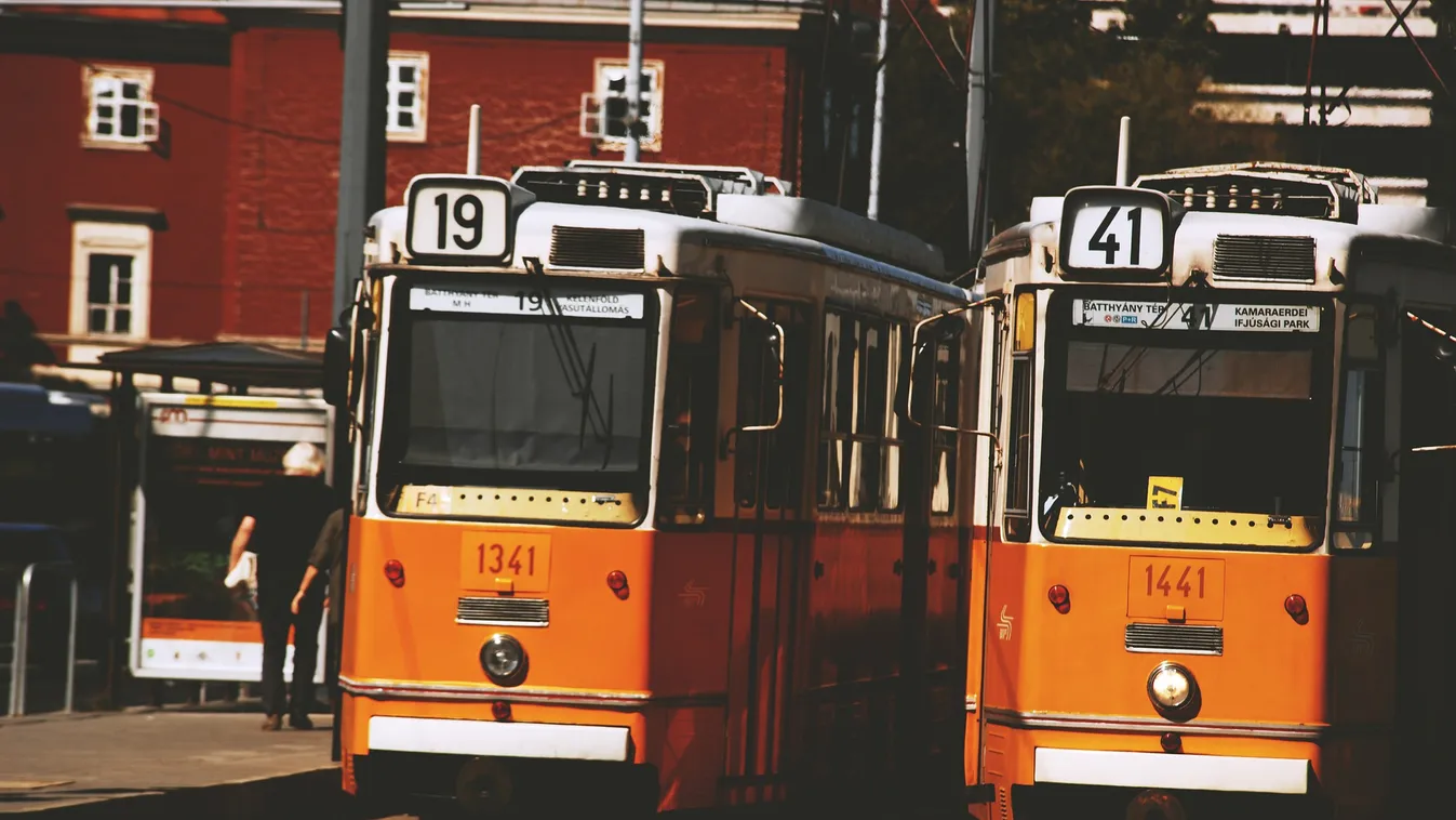 Botrány a villamoson, halálra rémítette az utasokat az őrjöngő férfi