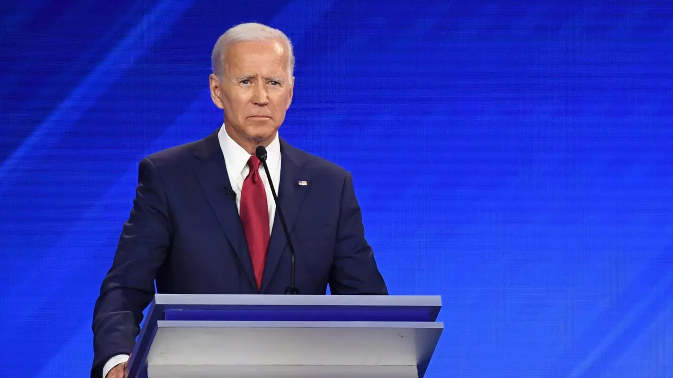 Joe Biden egykori alelnök beleharapott feleségébe egy kampányrendezvényen