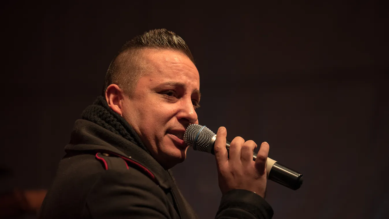 Megtörte a csendet L.L. Junior: kedves fotót posztolt kisfiával