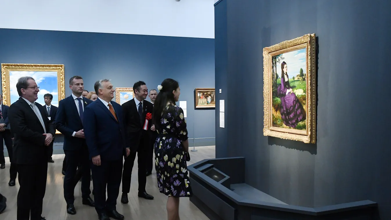 Kincsekkel érkezett Orbán Viktor Tokióba – videó