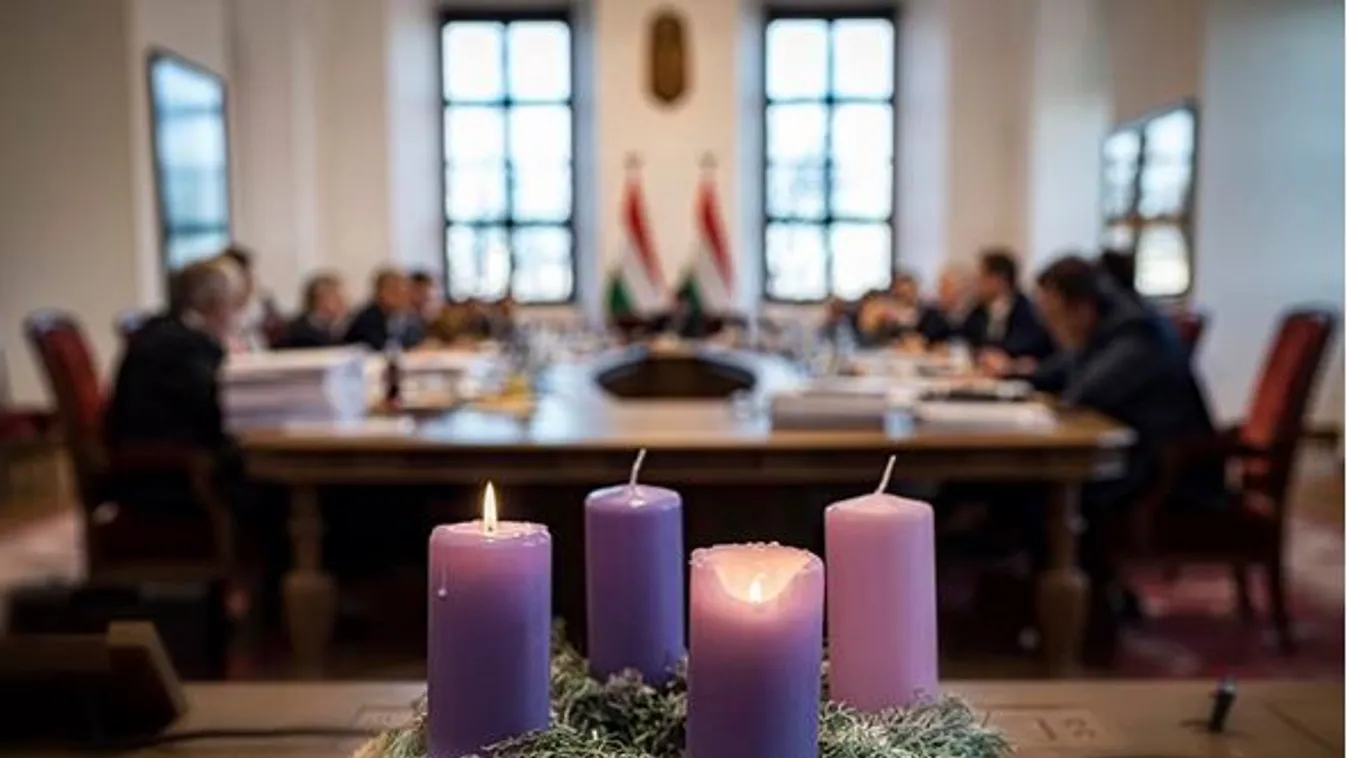 Adventi kormányülés a Karmelitában
