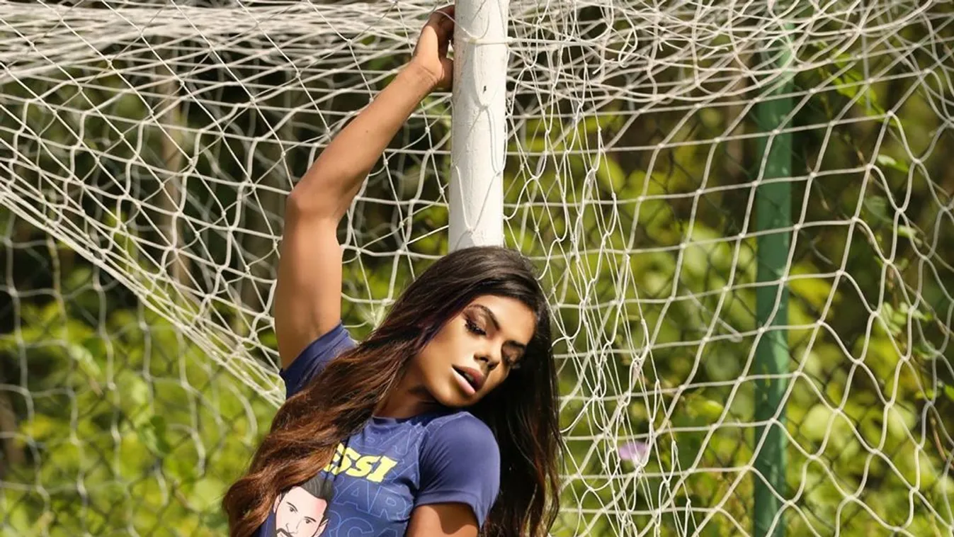 Aranyra festett, világbajnok popójával gratulált Messinek a rajongója