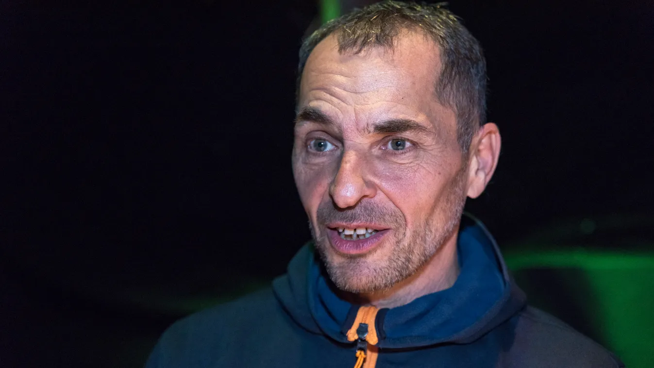 Lefotózta: Ez a fura kis idegen köszöntötte Palik Lászlót hajnalban