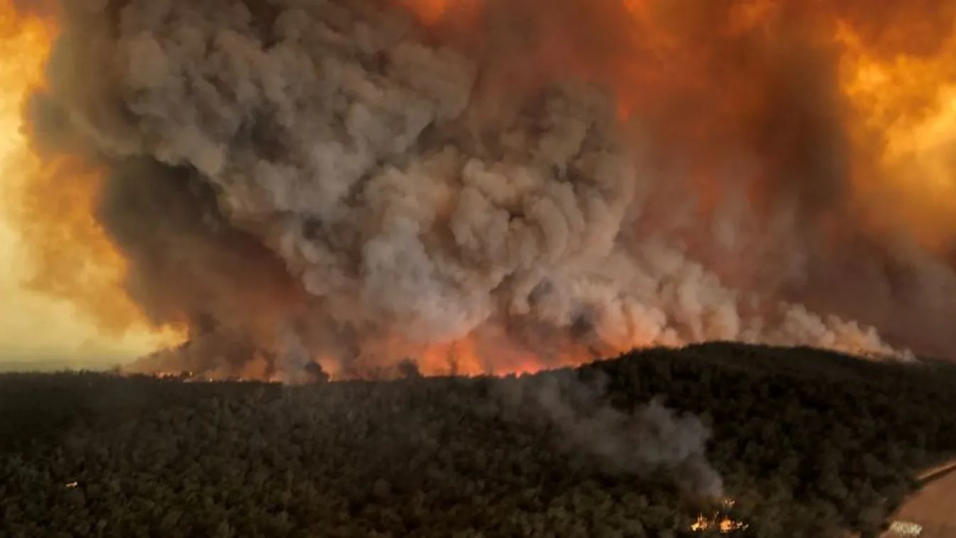 Tűzpokol Ausztráliában: csapdába esett egy teljes város, ezzel próbálkoznak