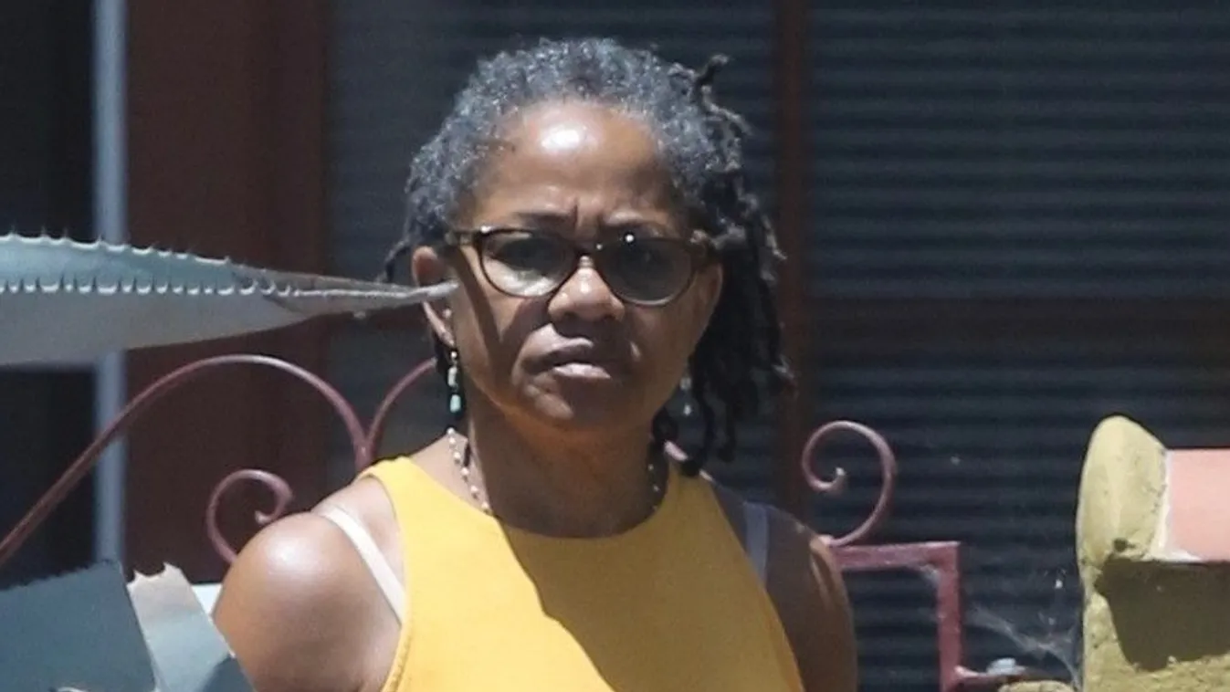 Bennfentesek szerint Meghan anyja is befolyásolta a hercegi pár döntését