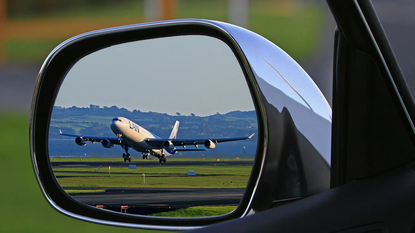 Most jött: kiürítették a turistaközpont repterét, menekülnek az utasok