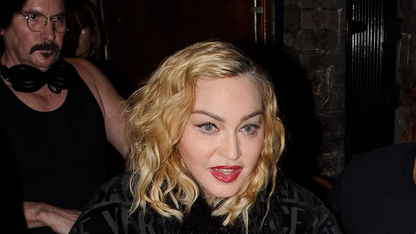 Madonna a koncertjén hencegett szexuális szokásaival