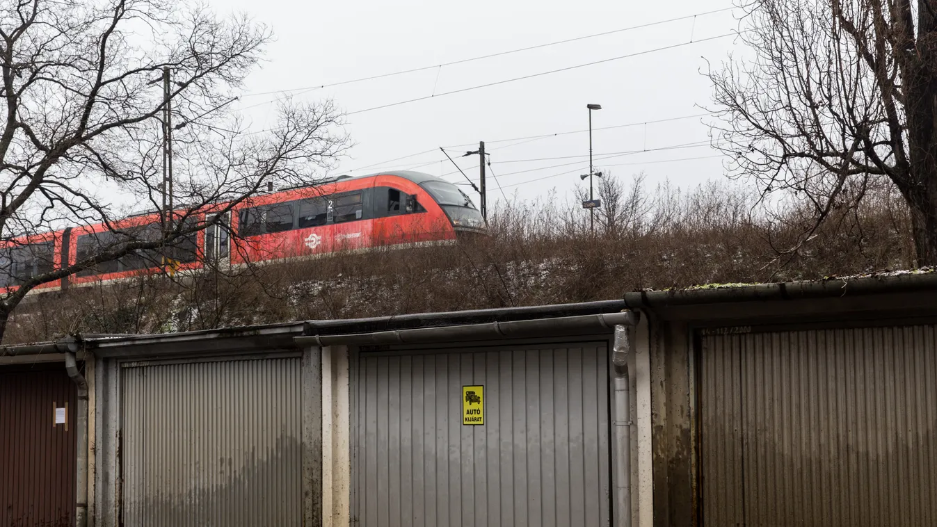 Ultimátum: egy hónap alatt kell lebontaniuk saját garázsukat