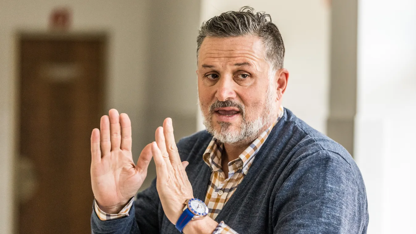 Követni kezdte a lányát Lagzi Lajcsi