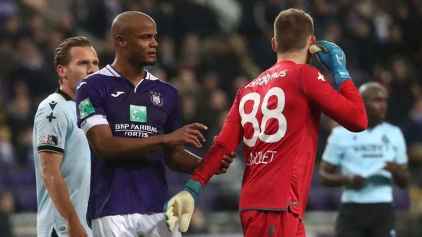 Óriási botrány, saját rajongóit szidta a sztár