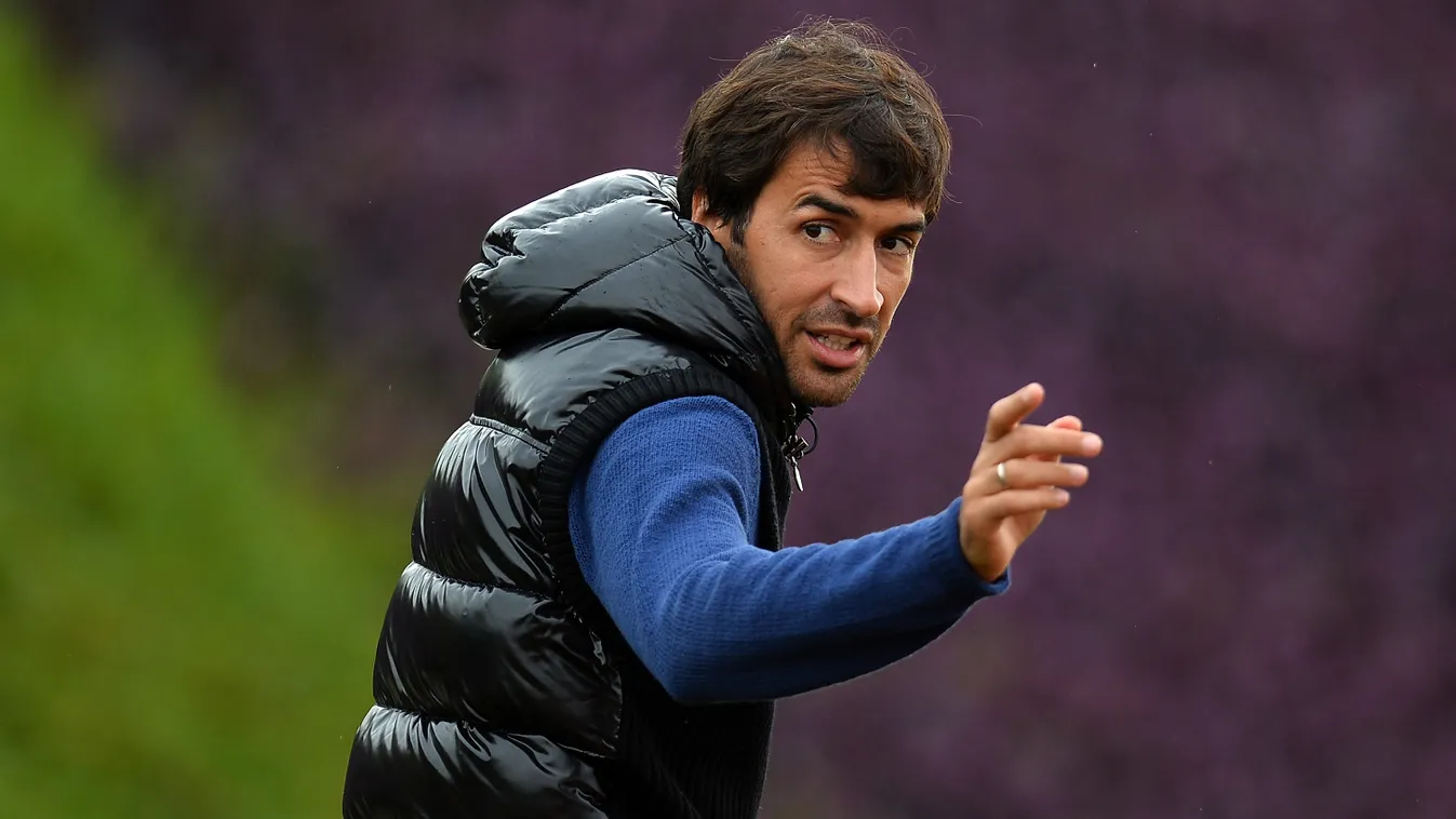 Bepöccent a világsztár, kiosztotta az elkényeztetett kölyköket