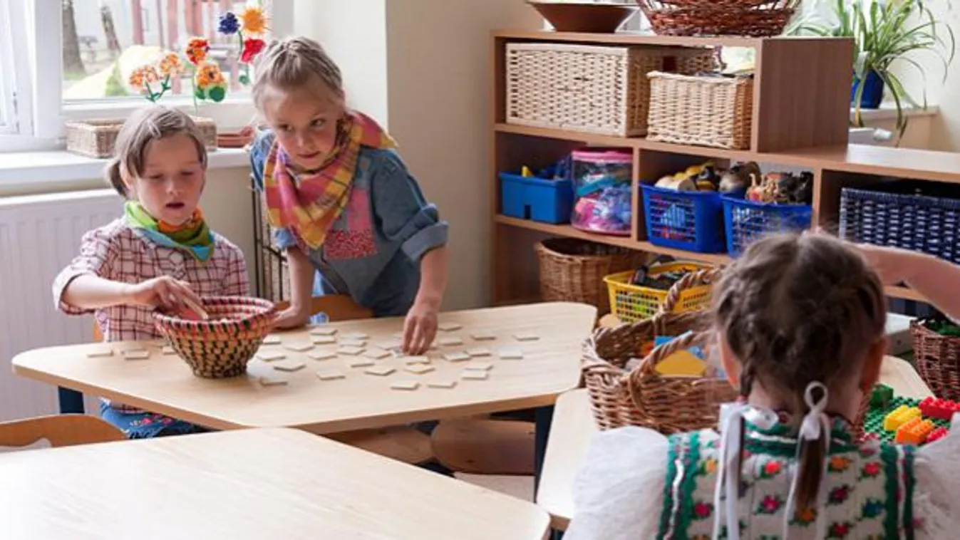 Tovább emelkedik a bölcsődei szakdolgozók bére