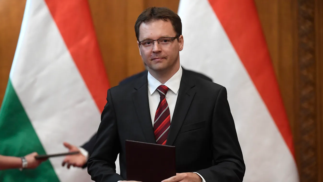 Adócsökkentés áll a gazdasági növekedés hátterében