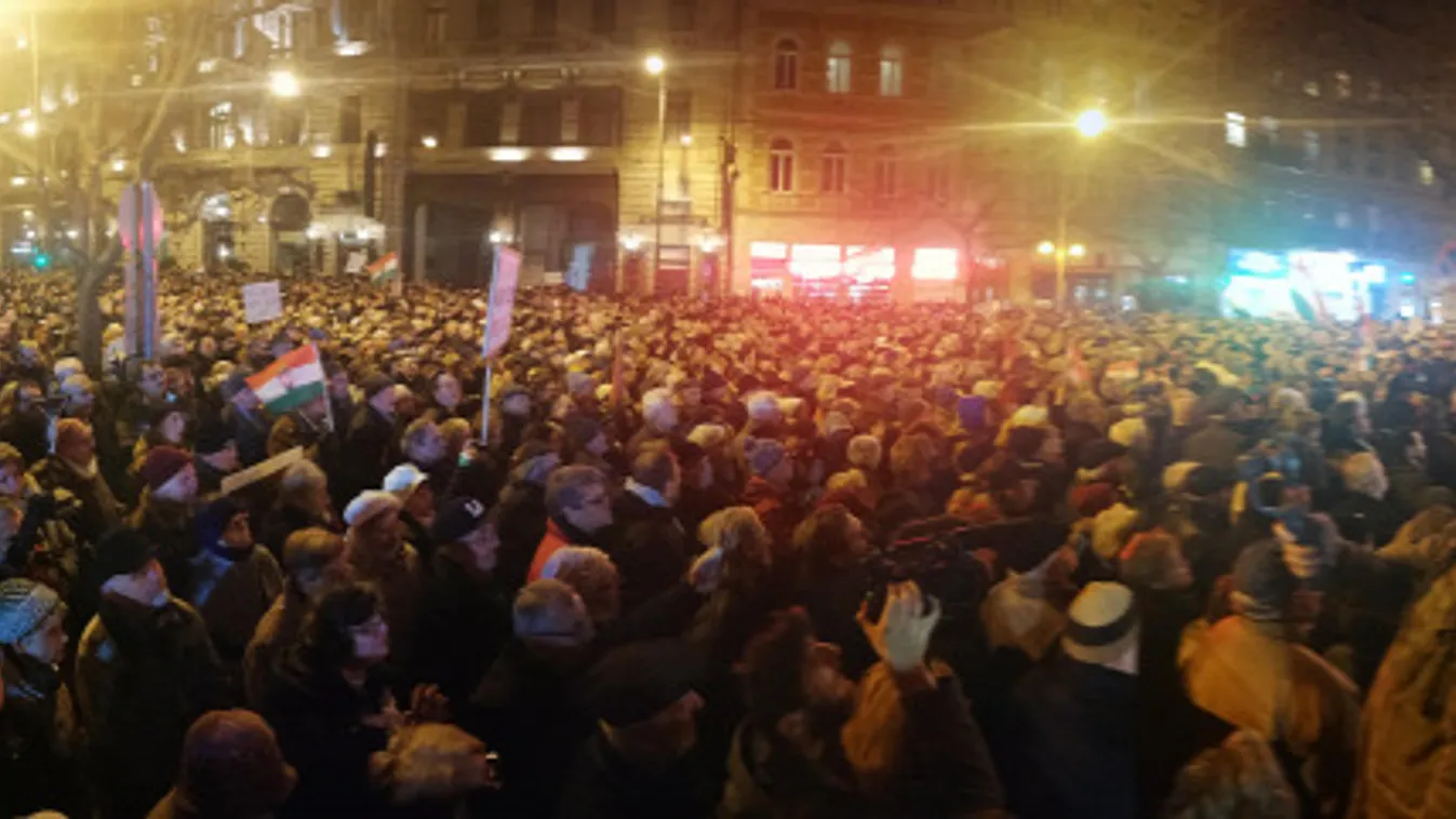 Sok ezren tüntettek Niedermüller rasszista kijelentése ellen