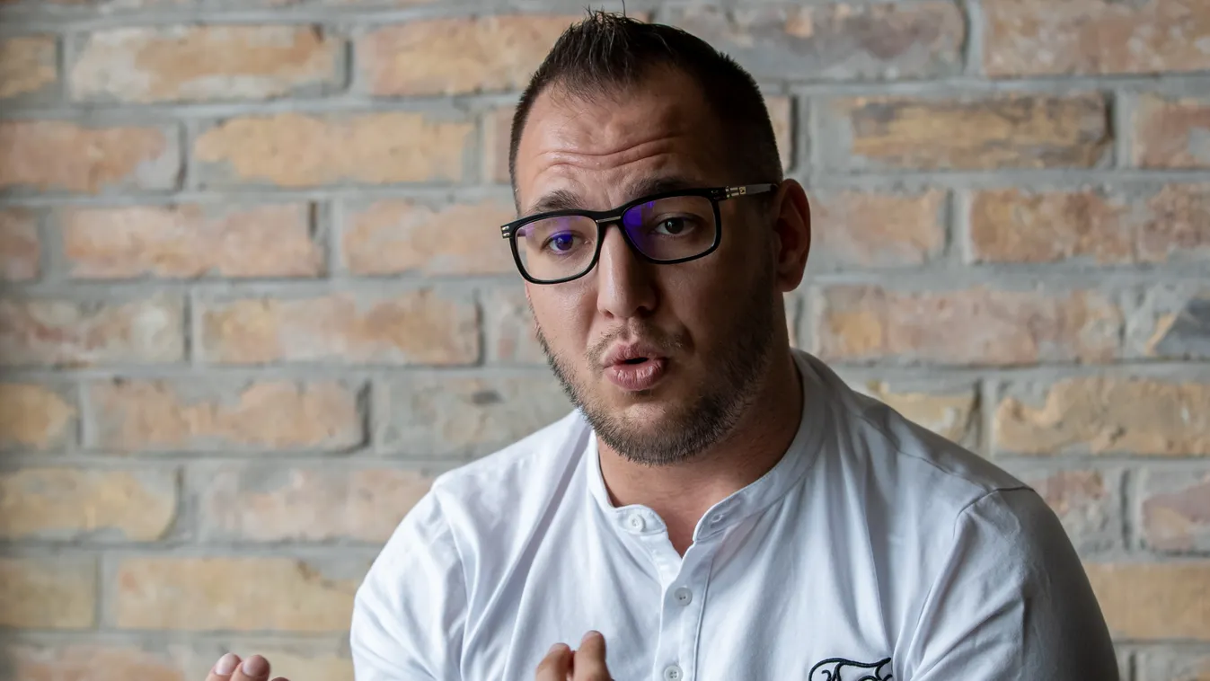 Elszabadultak az indulatok, csúnyán kiosztotta a kollégáját Curtis