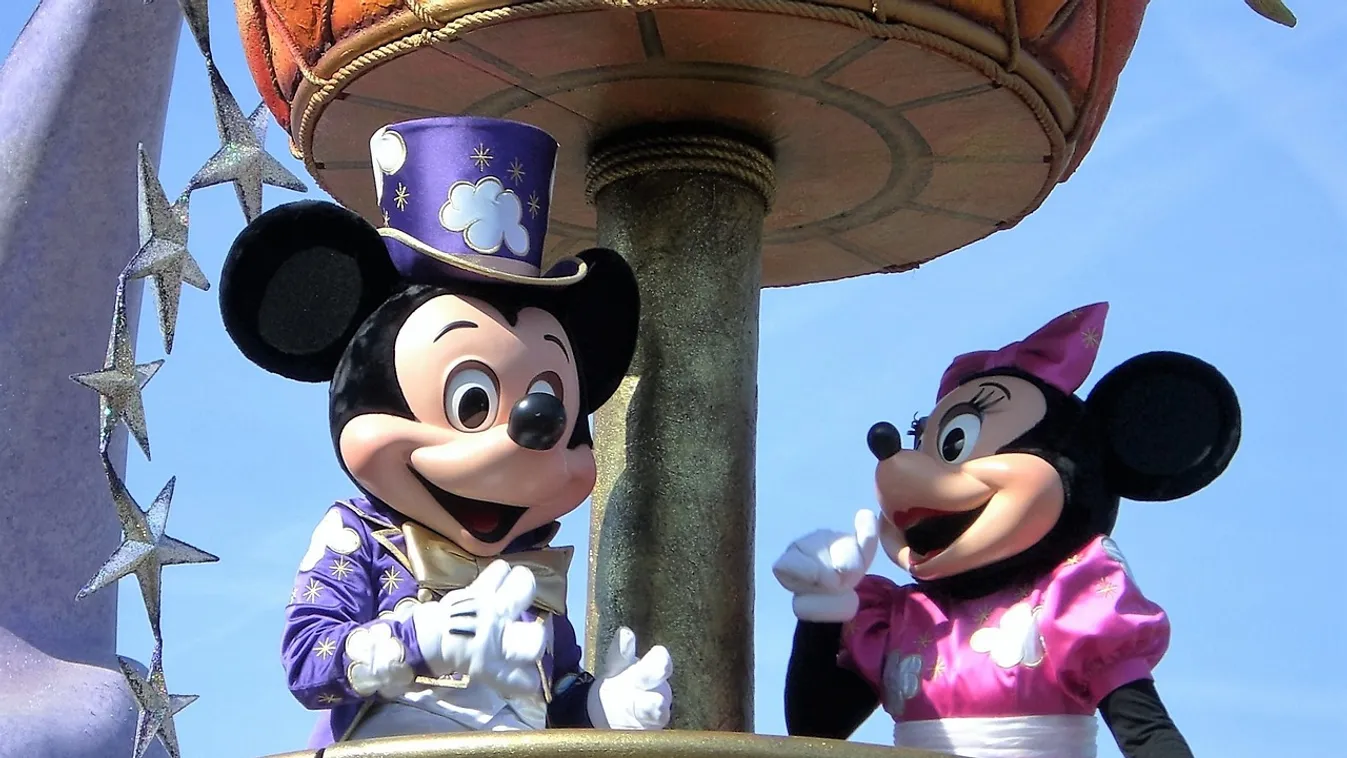 A nap videója: Minnie egér megverte a biztonsági őrt