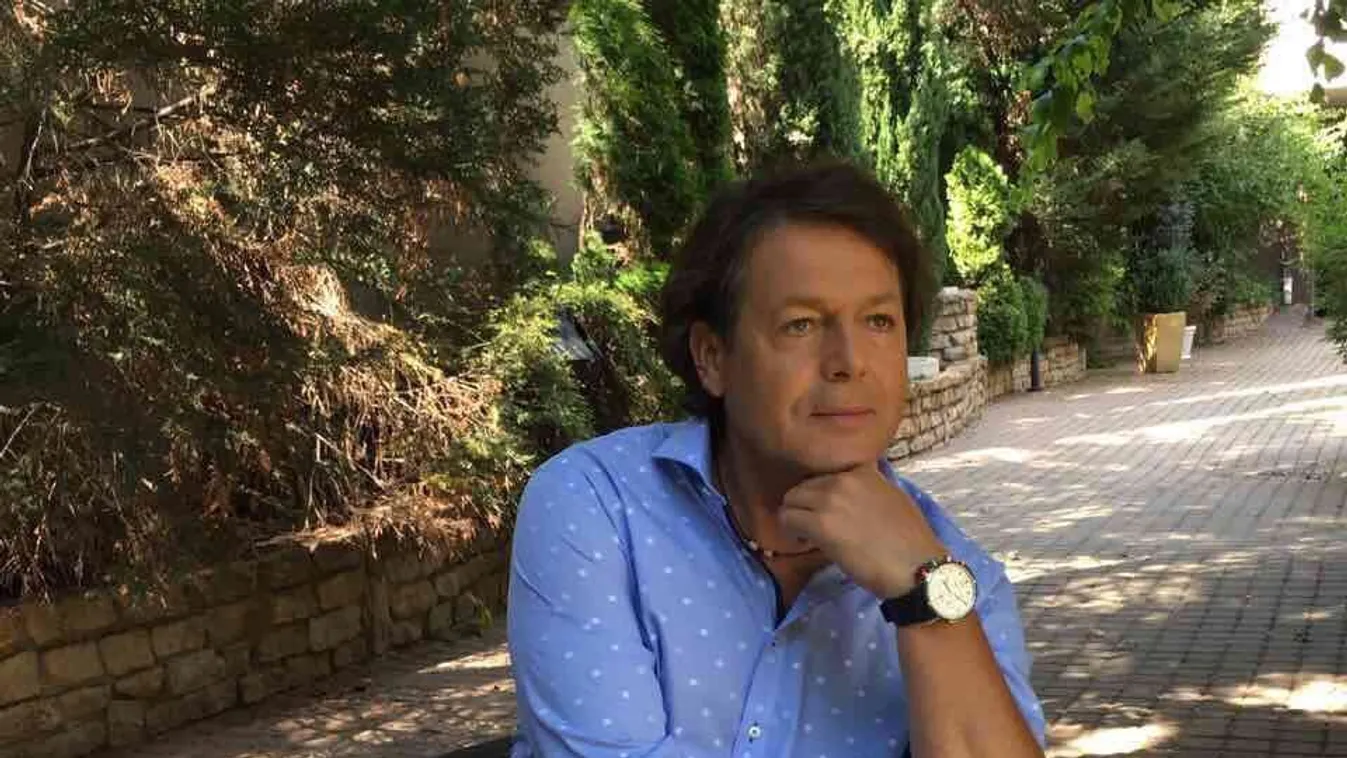 Kukkants be Hevesi Tamás badacsonyi nyaralójába, a turisták is imádják