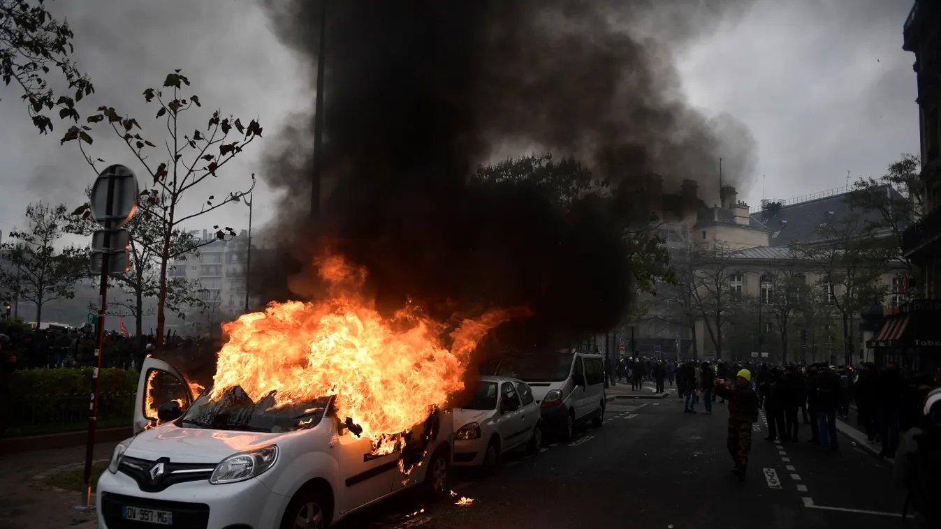 1031 autót gyújtottak fel fiatalok Franciaországban