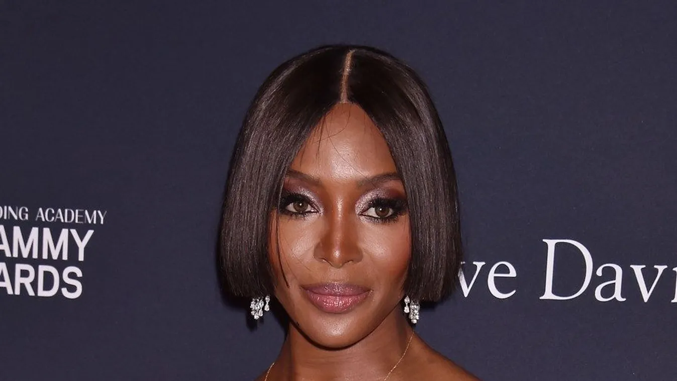 Naomi Campbell 49 évesen egy szál kalapban pucérkodott - Fotó