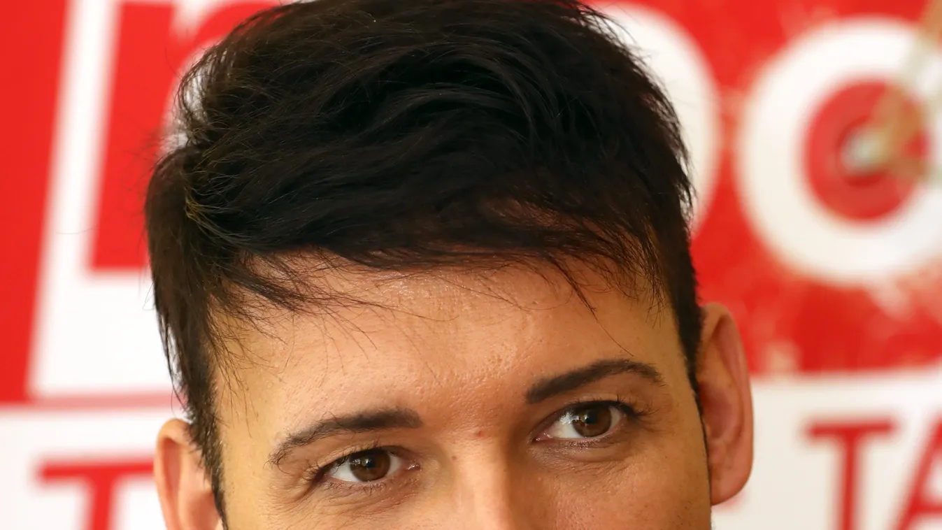 Egyszerre három nő bújt Jolly ágyába - Fotó