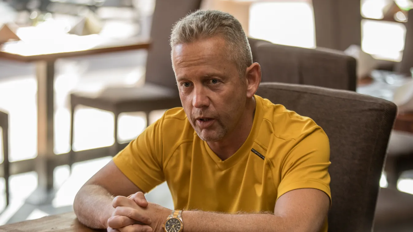 Schobert Norbi: Ébresztőt fújtam az utolsó utáni órában