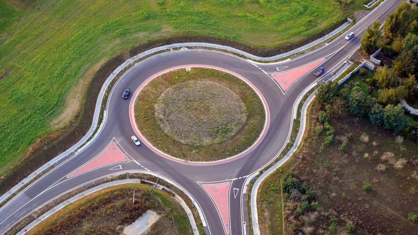 Csak fogjuk a fejünket: fordítva hajtott a körforgalomba a budapesti sofőr