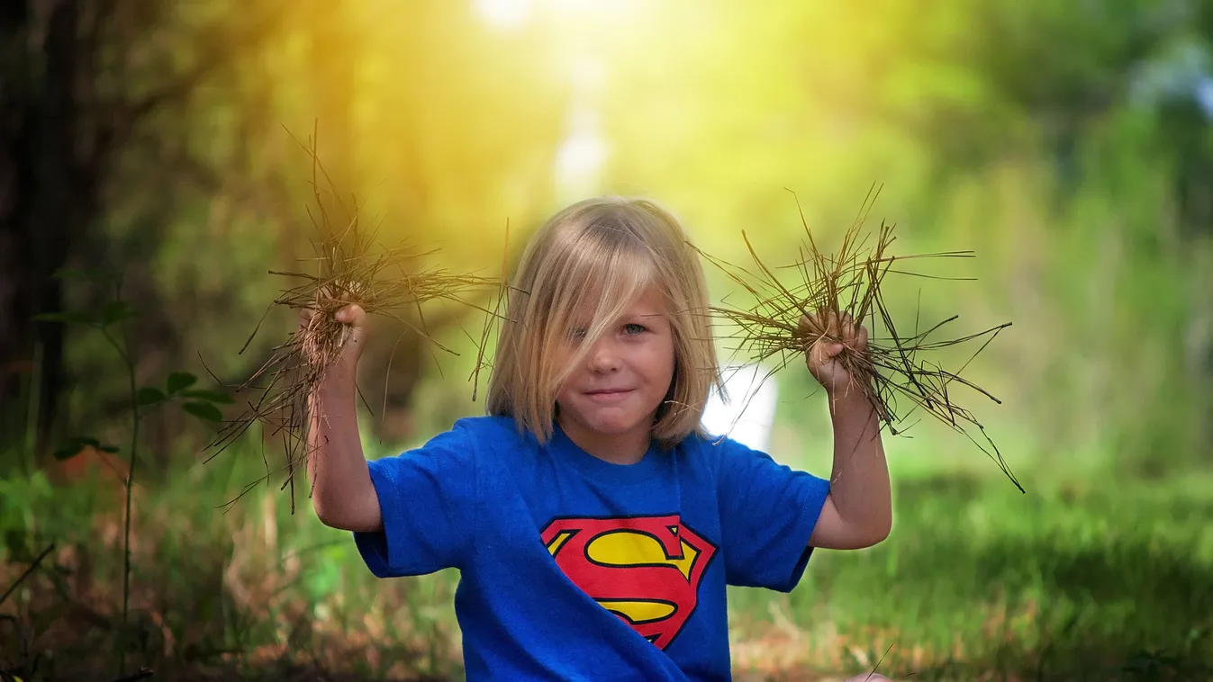 Szuperhősöst játszott a négyéves kisfiú, kiugrott az erkélyről